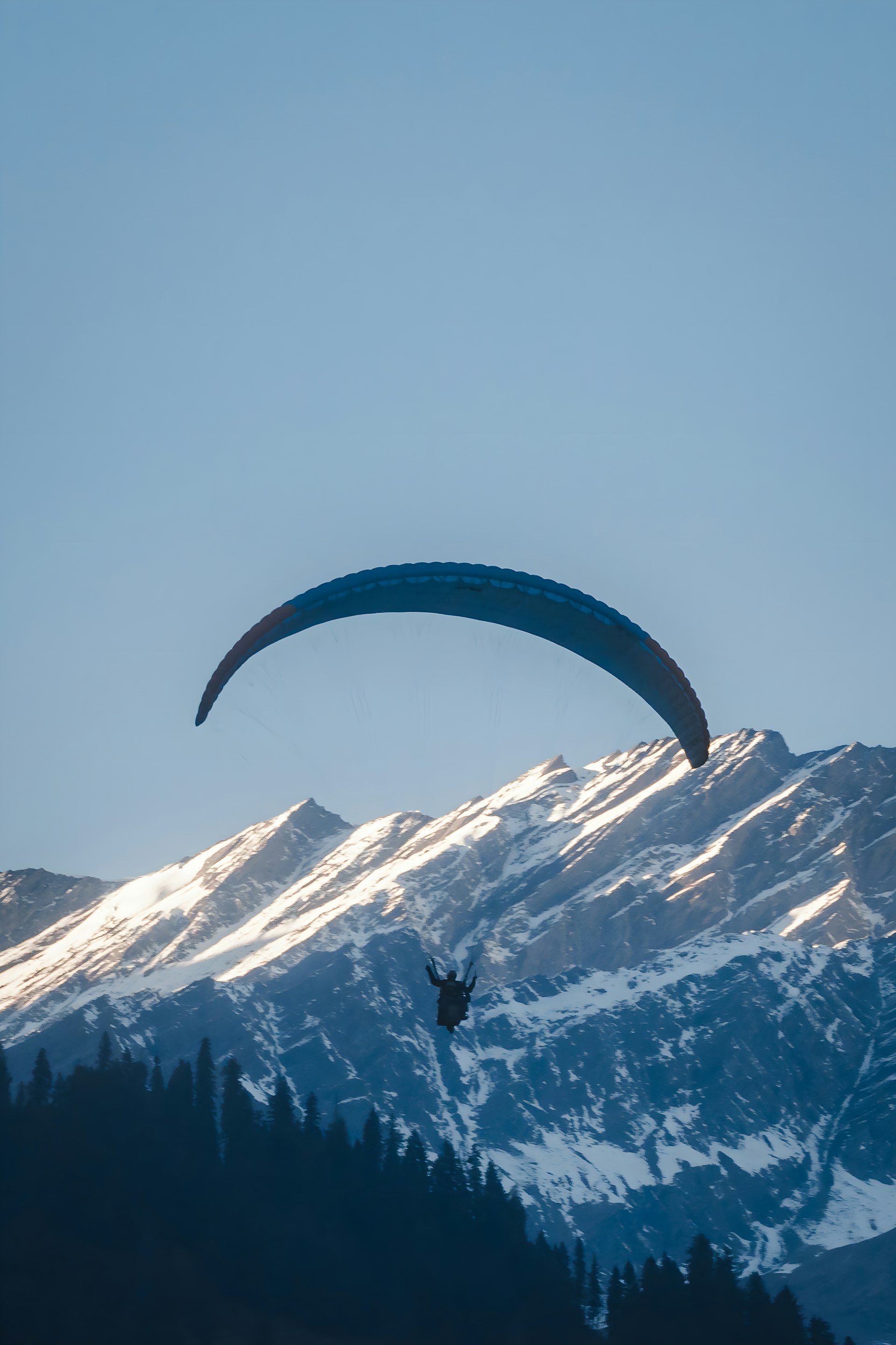 High-altitude ridge soaring over Bir Billing, India